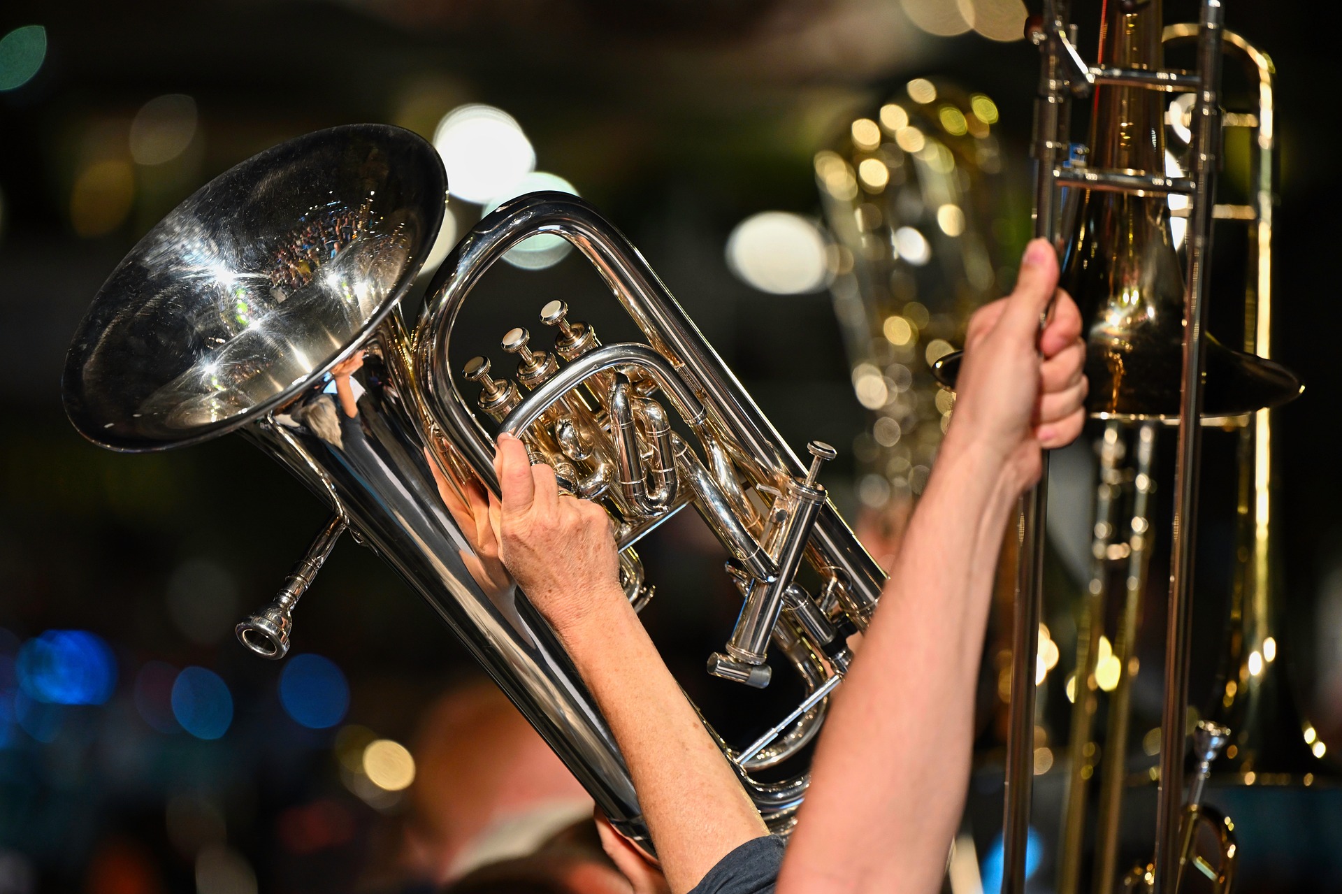tuba-7312015_1920